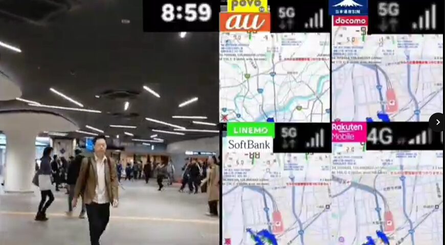 梅田駅構内の広いコンコースを歩く人々の映像と、右側に並んだ4回線の電波マップ画面を組み合わせた画像。時刻は8時59分で、povo2.0、日本通信SIM、LINEMO、楽天モバイルの電波強度と地図が表示されている。