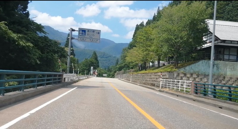 道の駅たいらの駐車場で平日13時08分に実測。ソフトバンク系が強く、IIJmio(au)とNURO(au)はまだ昼の規制中だった